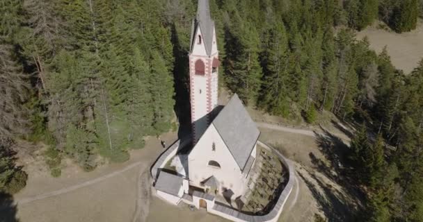 Церковь Якобса Валь Гардена Доломиты Италия Альпийский Шарм Симпатичная Церковь — стоковое видео