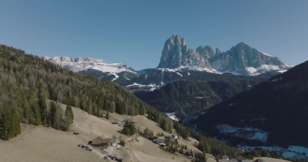 Luftaufnahmen Des Langkofels Und Des Grödnertales Frühling Luftdolomiten — Stockvideo