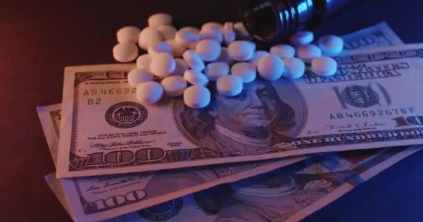 Лекарство Таблетках 100 Долларовых Банкнотах Стоимость Медицинского Обслуживания Соединенных Штатах — стоковое видео