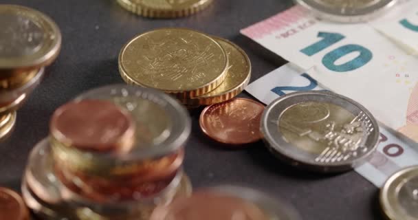 Primer Plano Panorámica Monedas Euro Cinco Diez Veinte Billetes Euro — Vídeo de stock