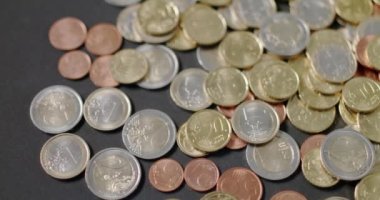 Avrupa Sikkeleri, Avrupa Üye Devletleri Para Birimi, 2 Euro 'dan 1 Cent' e farklı Sikkeler