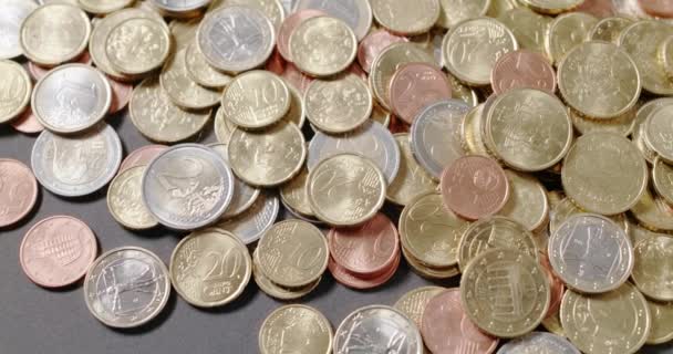 欧洲货币 欧洲经济 从上方看硬币和现金 货币市场增长 — 图库视频影像