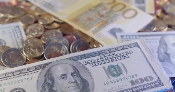 Billete Cien Dólares Monedas Billetes Euro Doscientos Euros Espalda Con — Vídeo de stock