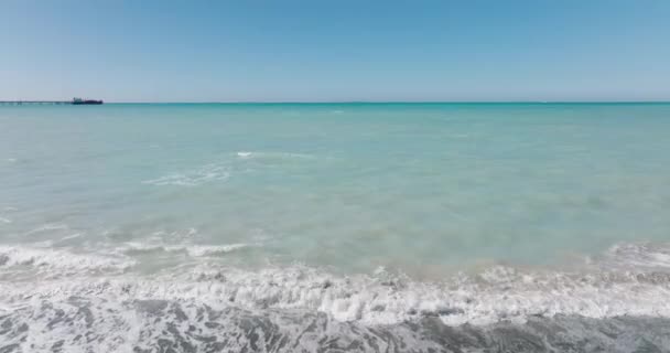 Wellen Brechen Einem Schönen Sandstrand Tropische Insel Entspannen Schönen Strand — Stockvideo