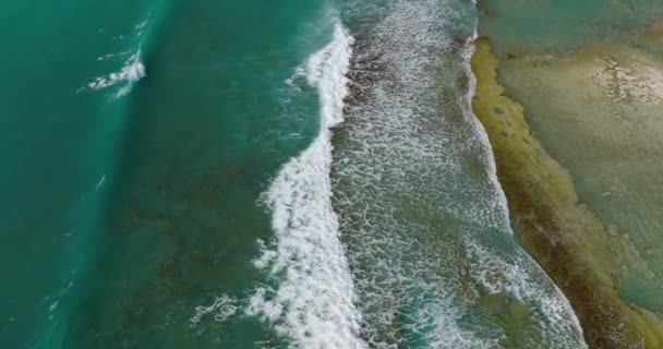 Waves Breaking Shore Top View Beautiful Seascape Aerial View Ocean — Stock Video