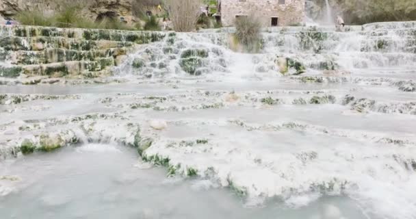 Saturnia Termálvízesés Fürdő Toszkánában Olaszországban Gyönyörű Táj Vízesésekkel — Stock videók