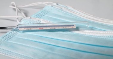 Klinik Maske ve Analog Termometresi, Grip, Soğuk ve Covid-19 gibi sağlık riskleri için teşhis ve koruma