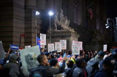Manhattan, ABD - 30 Ekim. 2019: Manhattan, New York 'ta protesto yapan MTA çalışanları. TWU Sendika Protestosu. Birleştirme