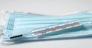 Cerrahi Maske ve Analog Termometresi, Grip, Soğuk ve Kapalı 19 gibi sağlık riskleri için tanı ve koruma