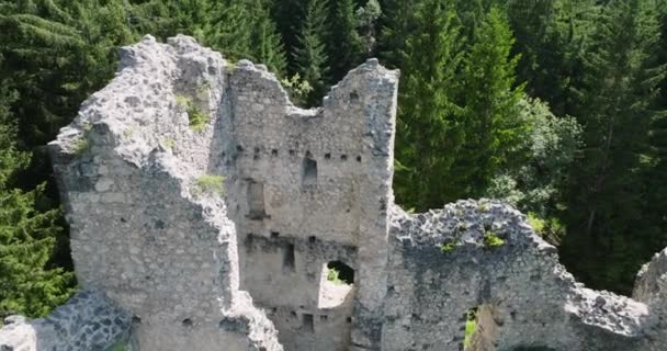 Zdjęcie Starych Ruin Zamku Lesie Południowym Tyrolu Zwiedzanie Południowego Tyrolu — Wideo stockowe