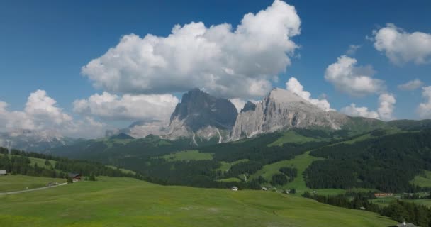 Luftaufnahme Einer Wunderschönen Und Epischen Berglandschaft Luftbilder Südtirol Sonniger Tag — Stockvideo