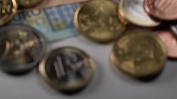 Медные Монеты Евро Поверх Европейских Банкнот Центов Евро — стоковое видео