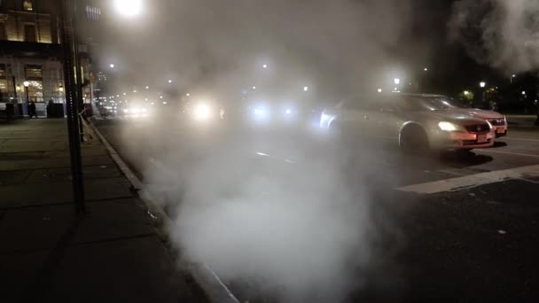 Manhattan Eua Novembro 2021 Vapor Saindo Esgoto Vazando Sistema Aquecimento — Vídeo de Stock