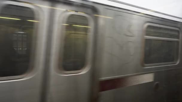 Нью Йорк Сша Ноябрь 2021 Поезд Прибывает Корт Сквер Квинсе — стоковое видео