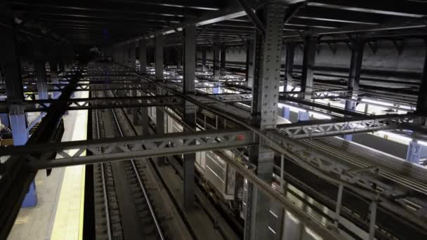 Vysoký Úhel Pohledu Stanici Metra New Yorku Vlak Odjíždí Stanice — Stock video