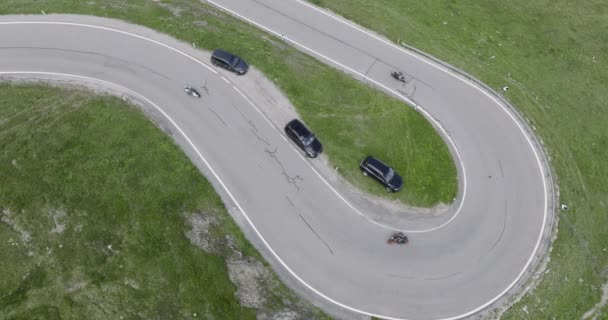 Вид Повітря Hairpin Road Мотоцикли Які Видно Згори Гірський Перевал — стокове відео