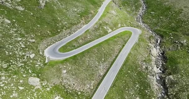 Serpentine Road Alpine Mountain Timmelsjoch Austria Aerial Mountain Landscape Exciting — Stockvideo