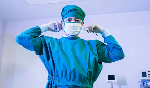 Doctor Wear Mask Looking Forward Operating Room Operation Surgery Room — Stockfoto