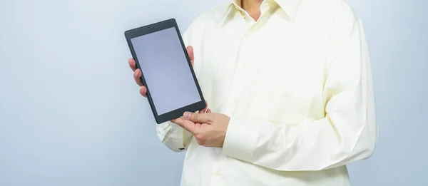 Man Show White Screen Tablet Left White Copy Space Background — Fotografia de Stock