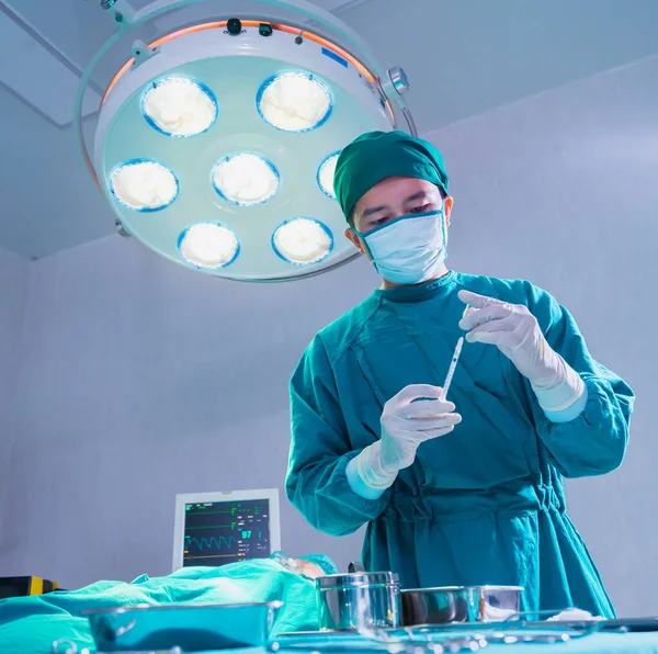 Läkare Förbereda Sprutan Belysning Operationssal Operationssal Eller Operationssal Sjukhus För — Stockfoto