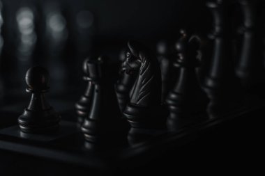 Satranç tahtası oyunu. Strateji fikirleri konsepti iş dünyası fütüristik grafik simgesi.