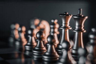 Satranç tahtası oyunu. Strateji fikirleri konsepti iş dünyası fütüristik grafik simgesi.