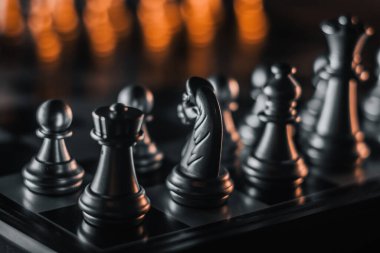 Satranç tahtası oyunu. Strateji fikirleri konsepti iş dünyası fütüristik grafik simgesi.