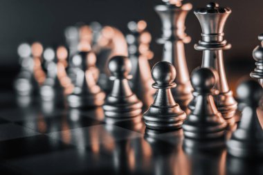 Satranç tahtası oyunu. Strateji fikirleri konsepti iş dünyası fütüristik grafik simgesi.