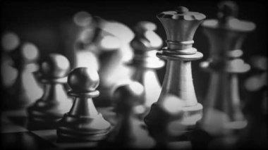 Bulanık arkaplanlı satranç tahtası oyunu ile iş oyunu rekabetçi stratejisi
