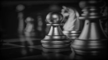 Bulanık arkaplanlı satranç tahtası oyunu ile iş oyunu rekabetçi stratejisi