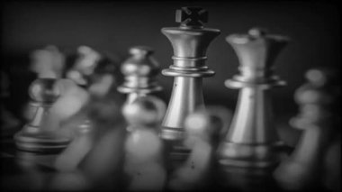Bulanık arkaplanlı satranç tahtası oyunu ile iş oyunu rekabetçi stratejisi