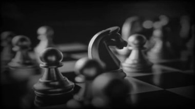 Bulanık arkaplanlı satranç tahtası oyunu ile iş oyunu rekabetçi stratejisi