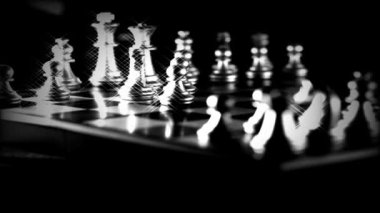 Bulanık arkaplanlı satranç tahtası oyunu ile iş oyunu rekabetçi stratejisi