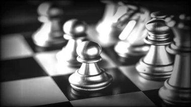 Bulanık arkaplanlı satranç tahtası oyunu ile iş oyunu rekabetçi stratejisi