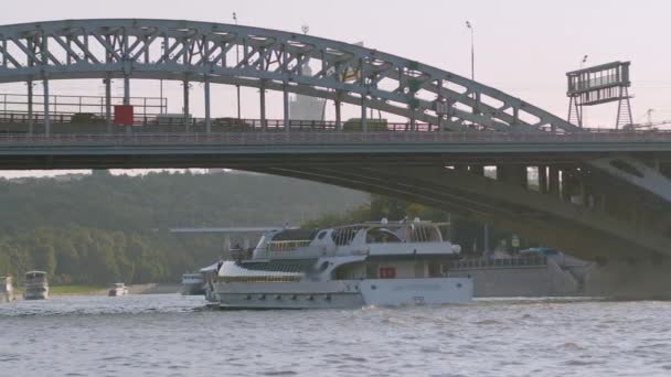 The ship sails in the city river under the bridge — Stock Video