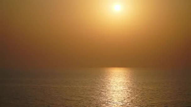 Timelapse. Increíblemente hermosa puesta de sol en el mar — Vídeos de Stock