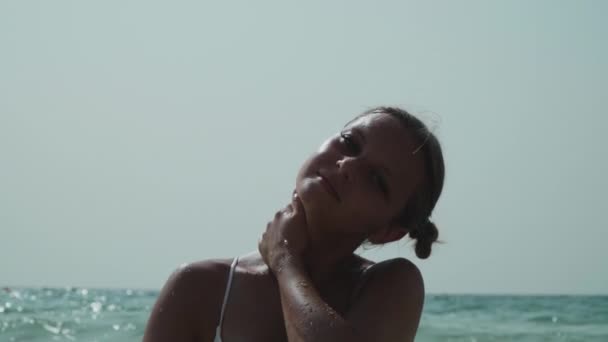 Girl in a bikini — Stock Video