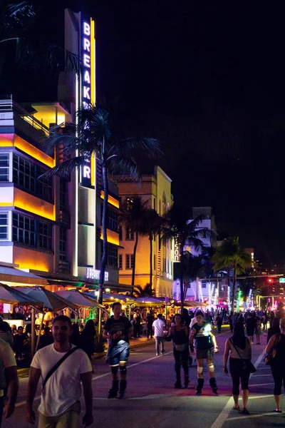 Miami Plajı Okyanusu Geceleri ışıklar