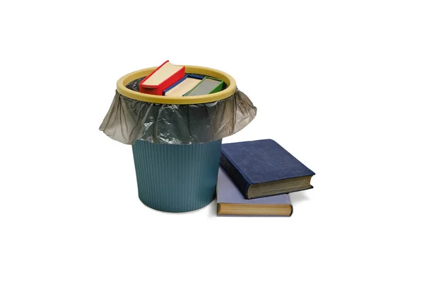 Lata Lixo Livros Jogados Nele Fundo Branco São Isolados — Fotografia de Stock
