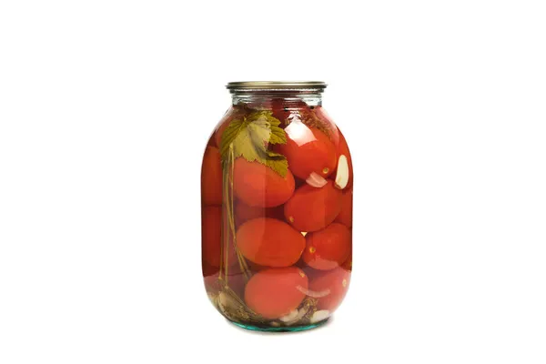 白い背景に瓶の中に赤いトマトを漬けた — ストック写真