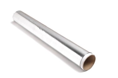 Beyaz arkaplanda fırın folyosu rulosu