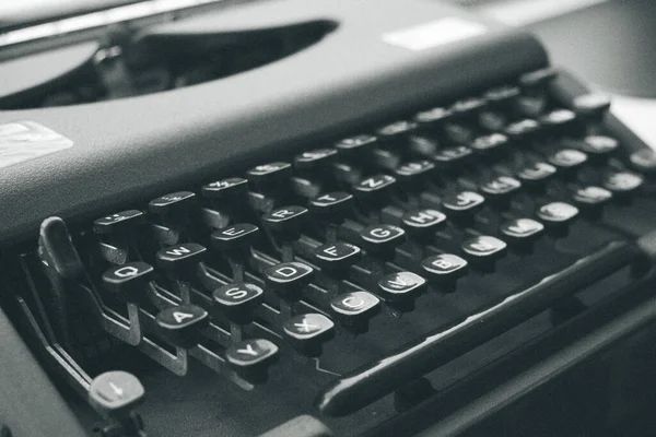 Tastatur Einer Alten Retro Schreibmaschine Einem Lauten Foto Ist Stil — Stockfoto