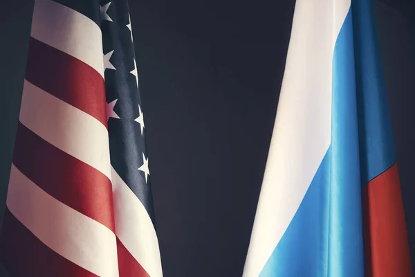Amerika Birleşik Devletleri Rusya Federasyonu Bayrağı Karşı Karşıya — Stok fotoğraf