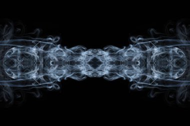 Soyut bukleler ve duman bulutları fantastik siluetler oluşturuyor.