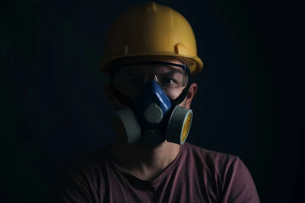 Portré Bányász Sisakban Lélegeztetőgépben Védőszemüvegben — Stock Fotó