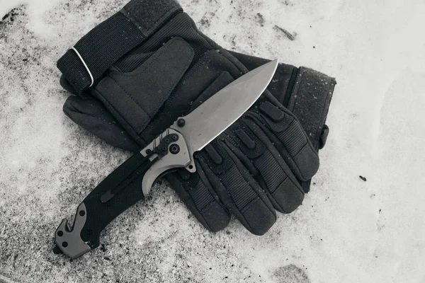 Tactical Gloves Folding Knife Snow — Stock Photo, Image