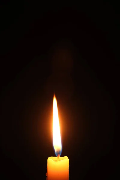 Plamen Hořící Svíčky Černé Pozadí Koncept Paměti Smutku — Stock fotografie
