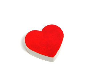 Kırmızı kalp beyaz arka plan. Banner, boş kopya alanı.