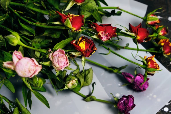 Buquê Descartado Rosas Decorativas Flores Secas — Fotografia de Stock