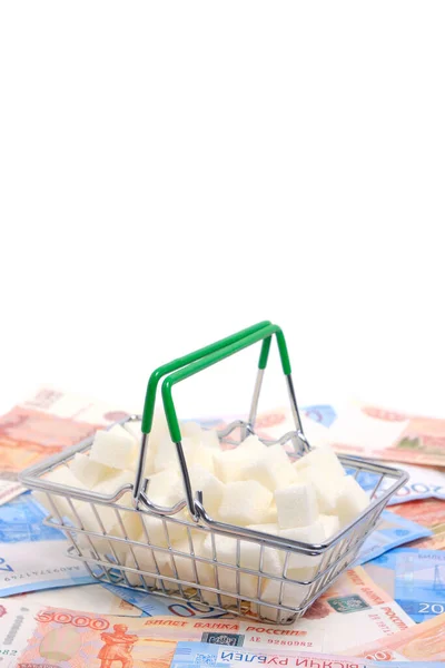 Full Korg Socker För Shopping Mot Bakgrund Ryska Ruble Sugar — Stockfoto